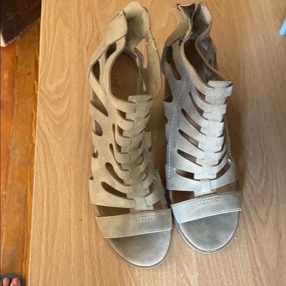 Tan ‘indigo’ heels - Picture 2 of 2